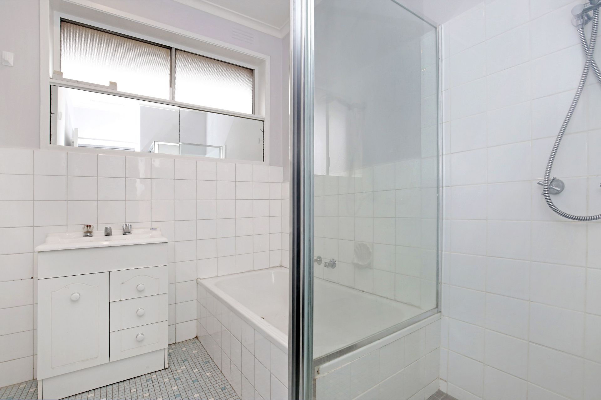 Spacious Two Bedroom Apartment in Great Location!