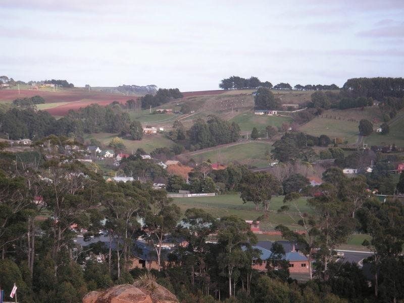 17 Tomarah Crescent, DEVONPORT, Devonport - Thumbnail 4