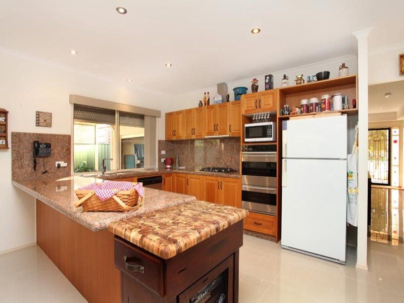 31 Goulburn Circuit, Caroline Springs - Thumbnail 4