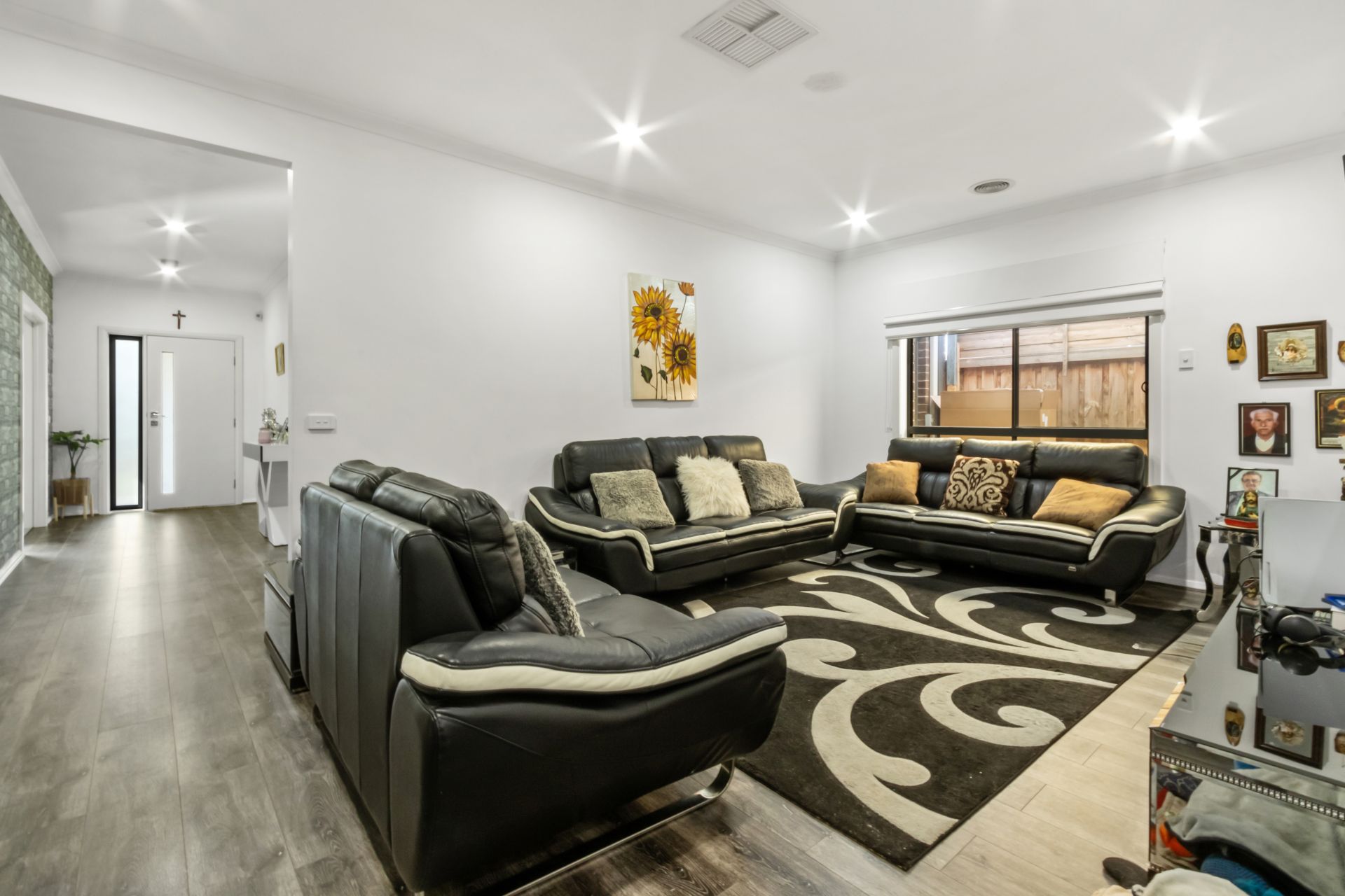 STUNNING FAMILY HOME WITH MODERN COMFORTS