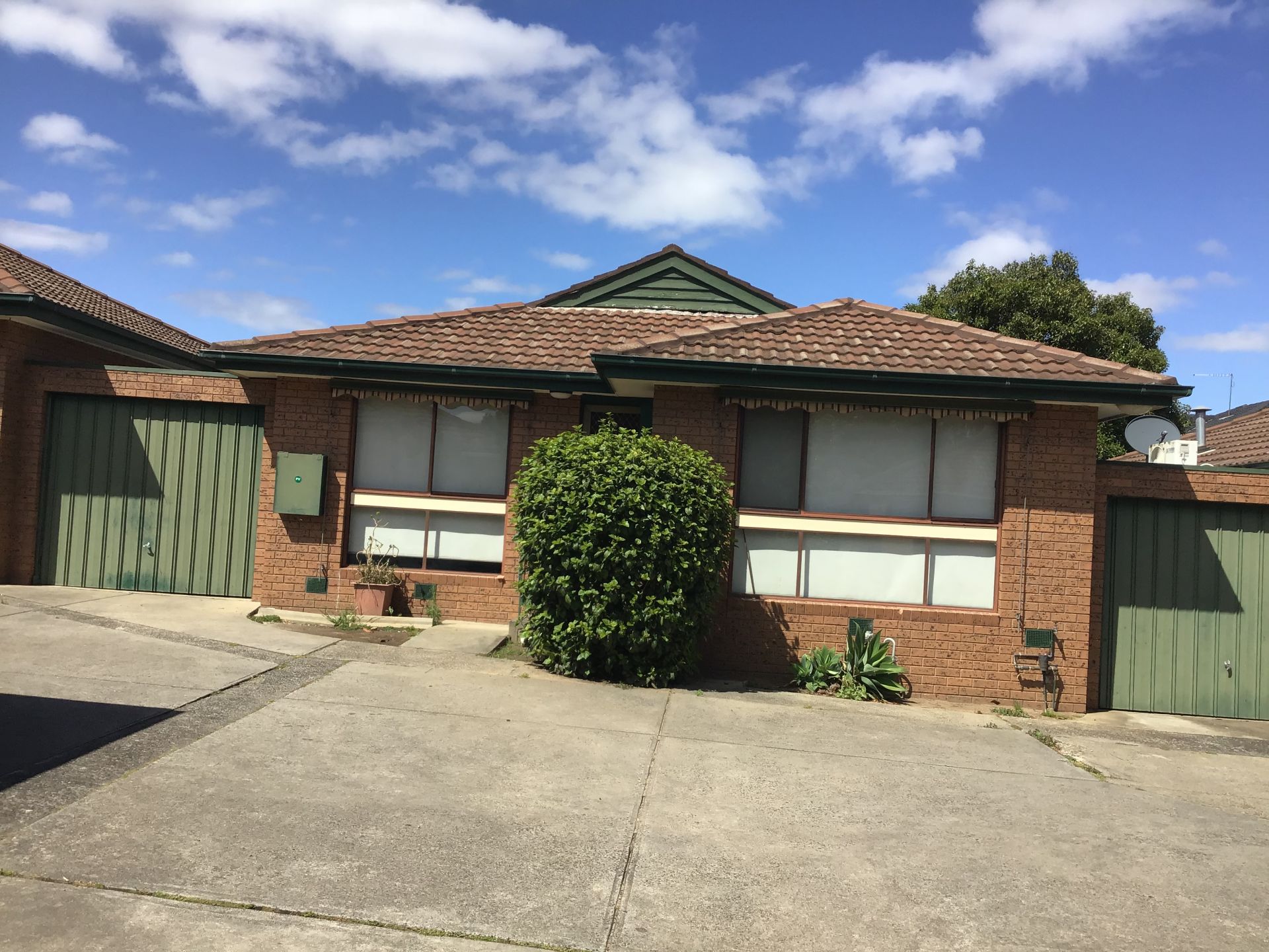 Neat and Tidy Two Bedroom In Quite Location !!!