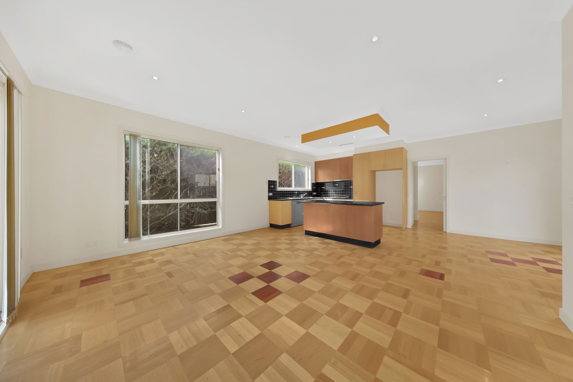 BEAUTIFUL HOME, BEAUTIFUL LOCATION!