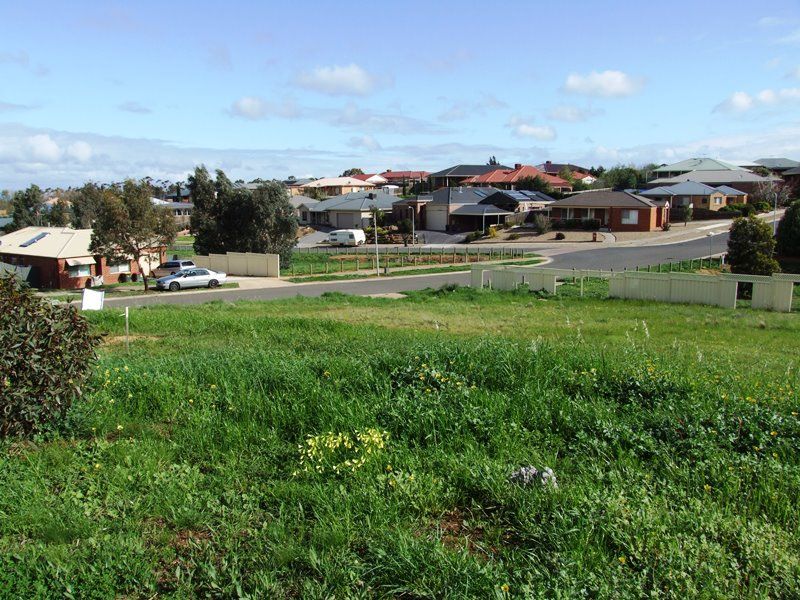14 McCullagh Street, Bacchus Marsh - Thumbnail 3