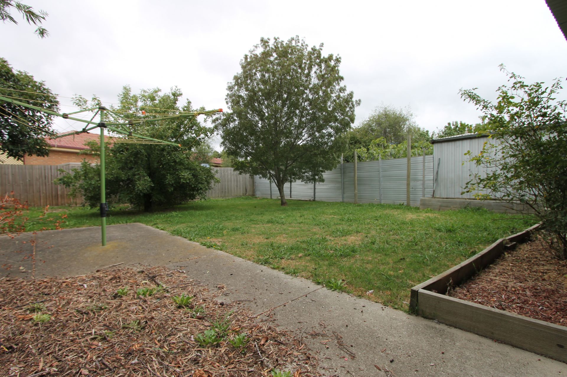 COMFORTABLE & AFFORDABLE FAMILY HOME!!