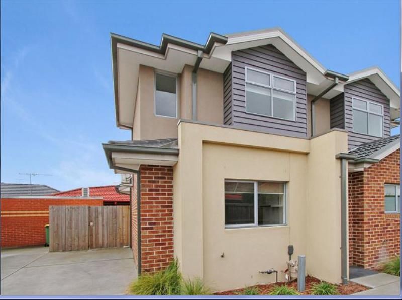 PRICE IS $270-$290PW LOOKING FOR A GREAT TENANT!