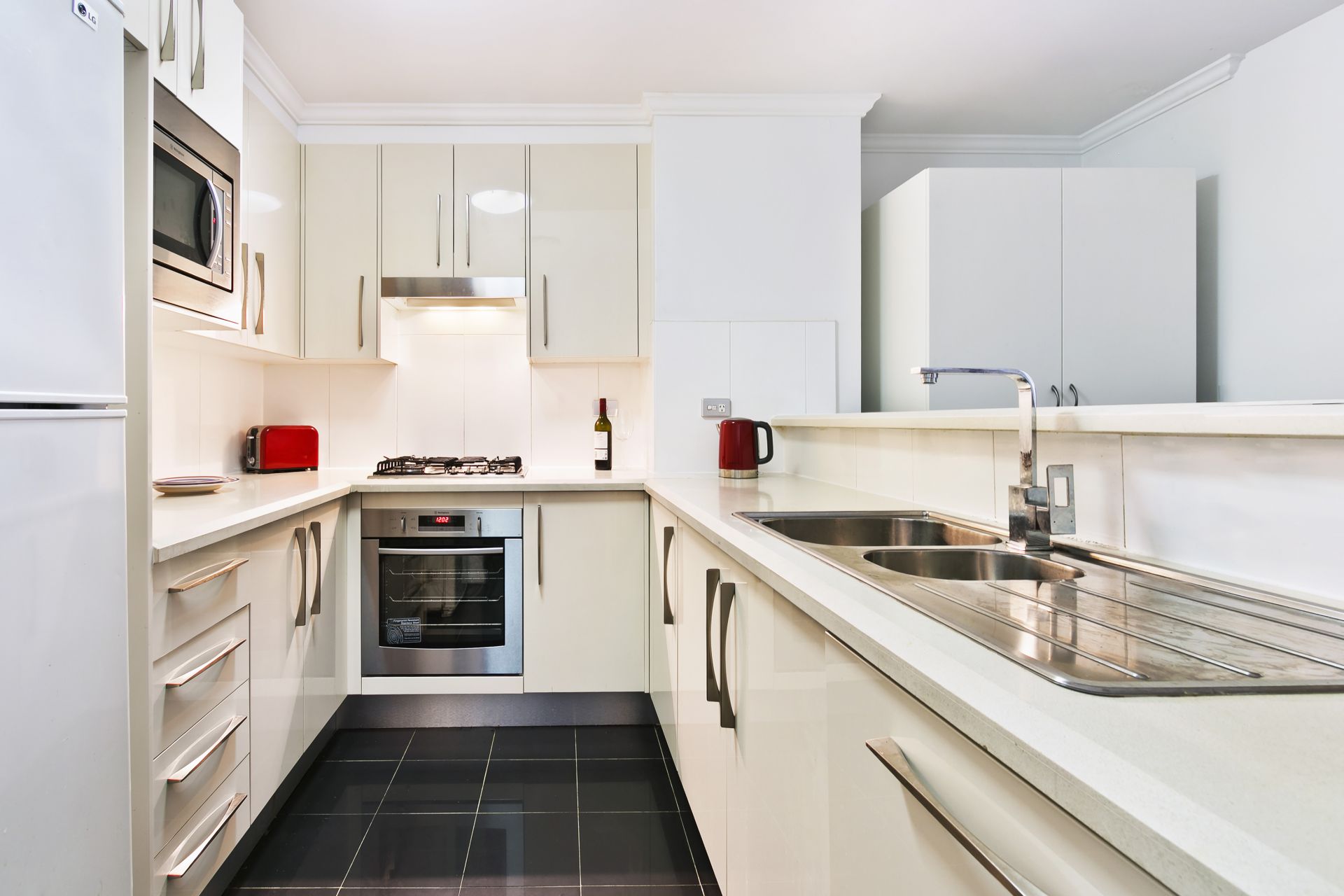 137/10 Lachlan Street, Waterloo, Waterloo - Thumbnail 3