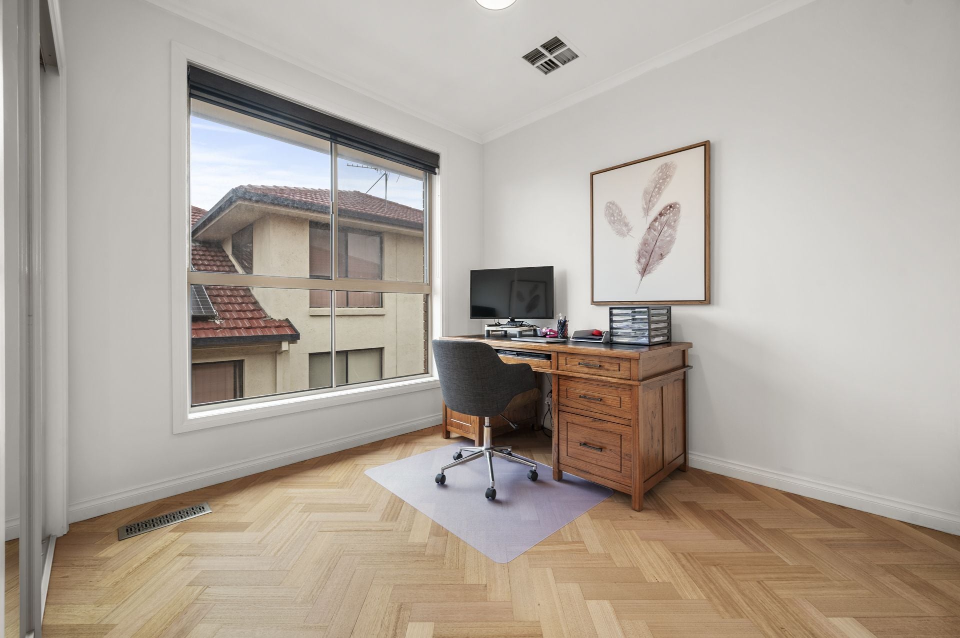 Luxury Living: Complete Salon Set-Up Included!