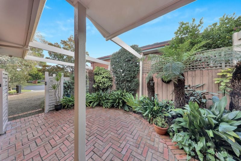 8 Nevern Court, Mill Park