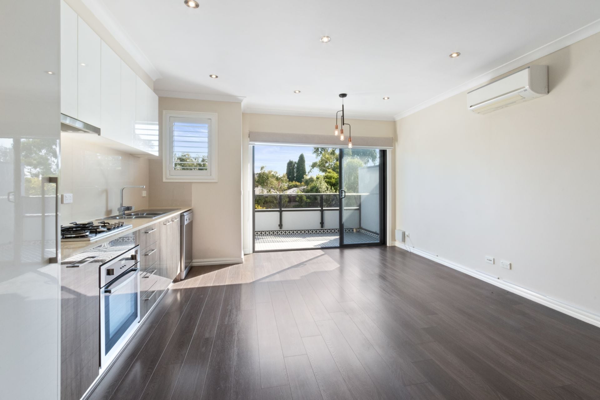 Stylish townhouse in ideal location