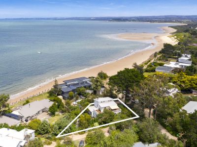 Exclusive Western Port – Beachside/ Bayview locale and a home that epitomises the ideal coastal lifestyle.