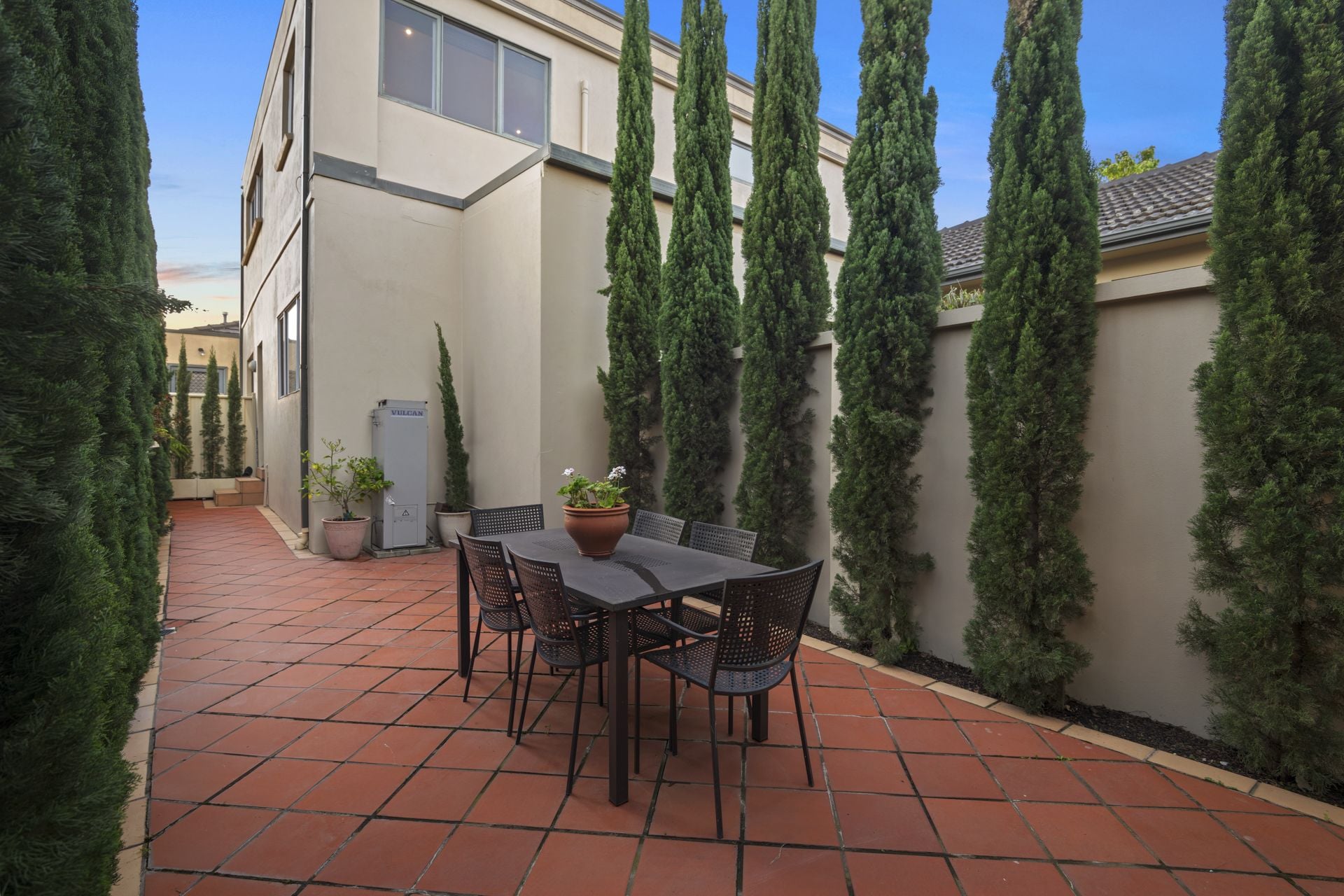 LIFESTYLE LOCATION, CITY VIEWS