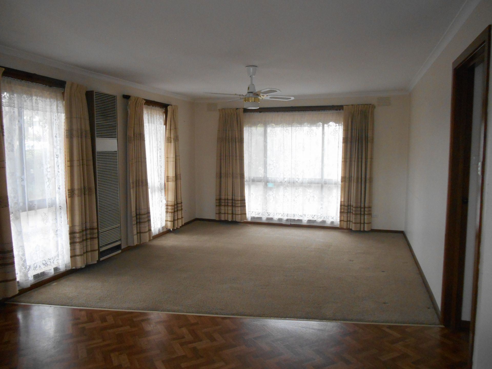 Great Location, 3 Bedroom Unit