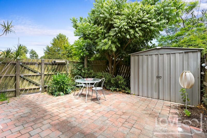 Ground Floor Apartment Set In A Tranquil Surrounding!