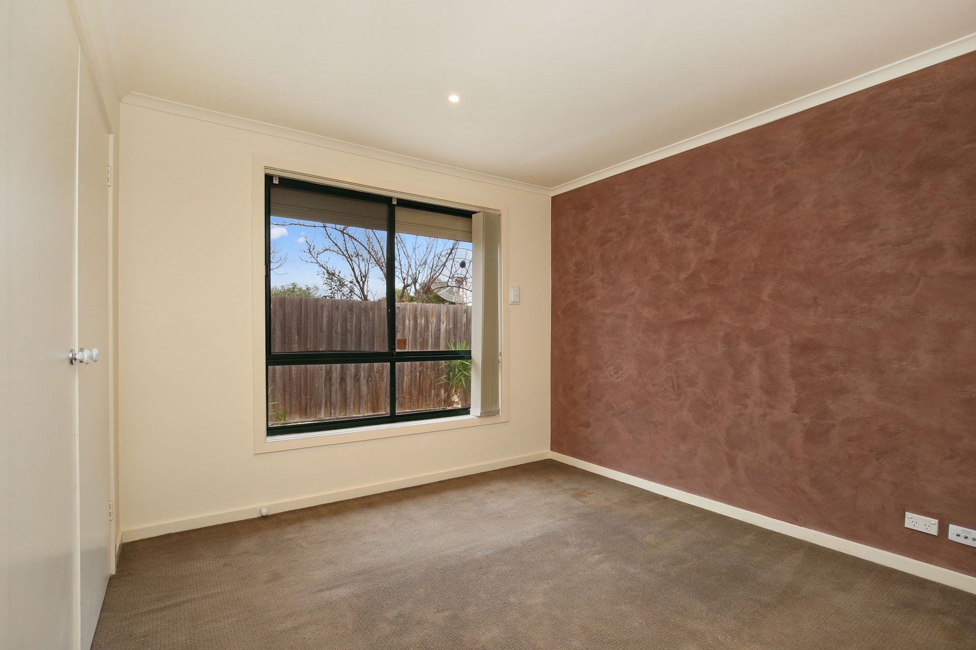 GREAT HOME UNIT & LUXURY LOCATION