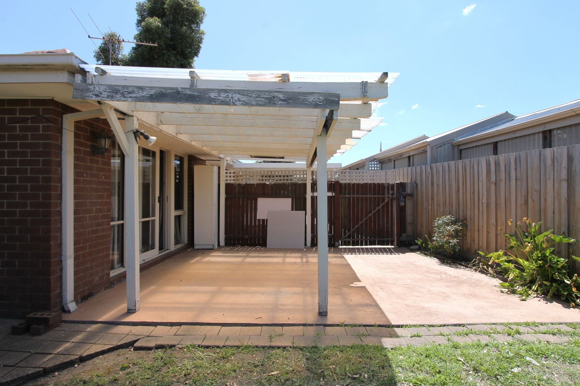A REAL PLEASURE YOU'LL TREASURE !!!  ***GARDENER INCLUDED***
***PRICE NEGOTIABLE***
