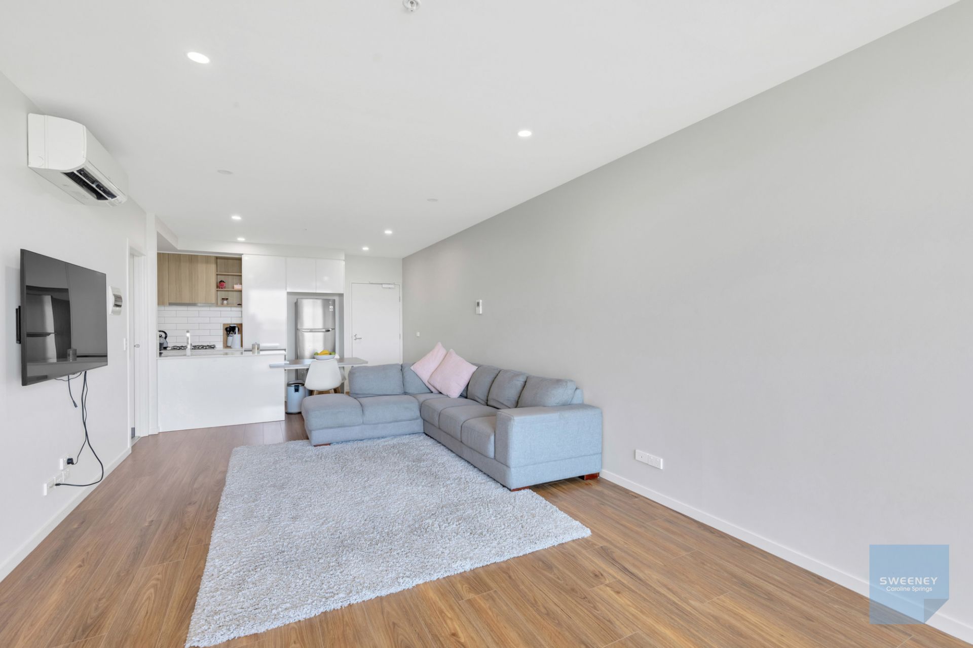 318/9 Commercial Road, Caroline Springs - Thumbnail 5