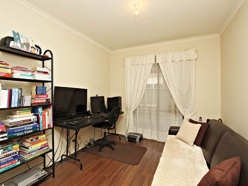 21 Milburn Circuit, Caroline Springs - Thumbnail 7