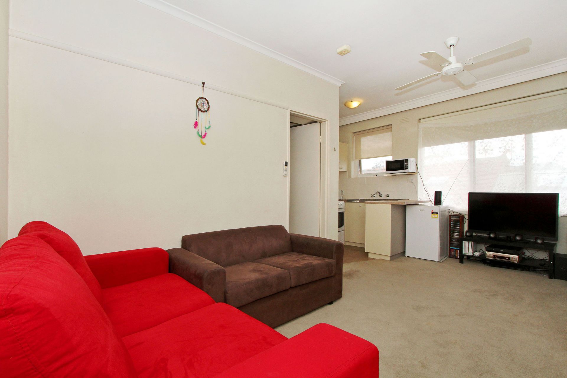 CUTE, COSY AND CONVENIENTLY LOCATED