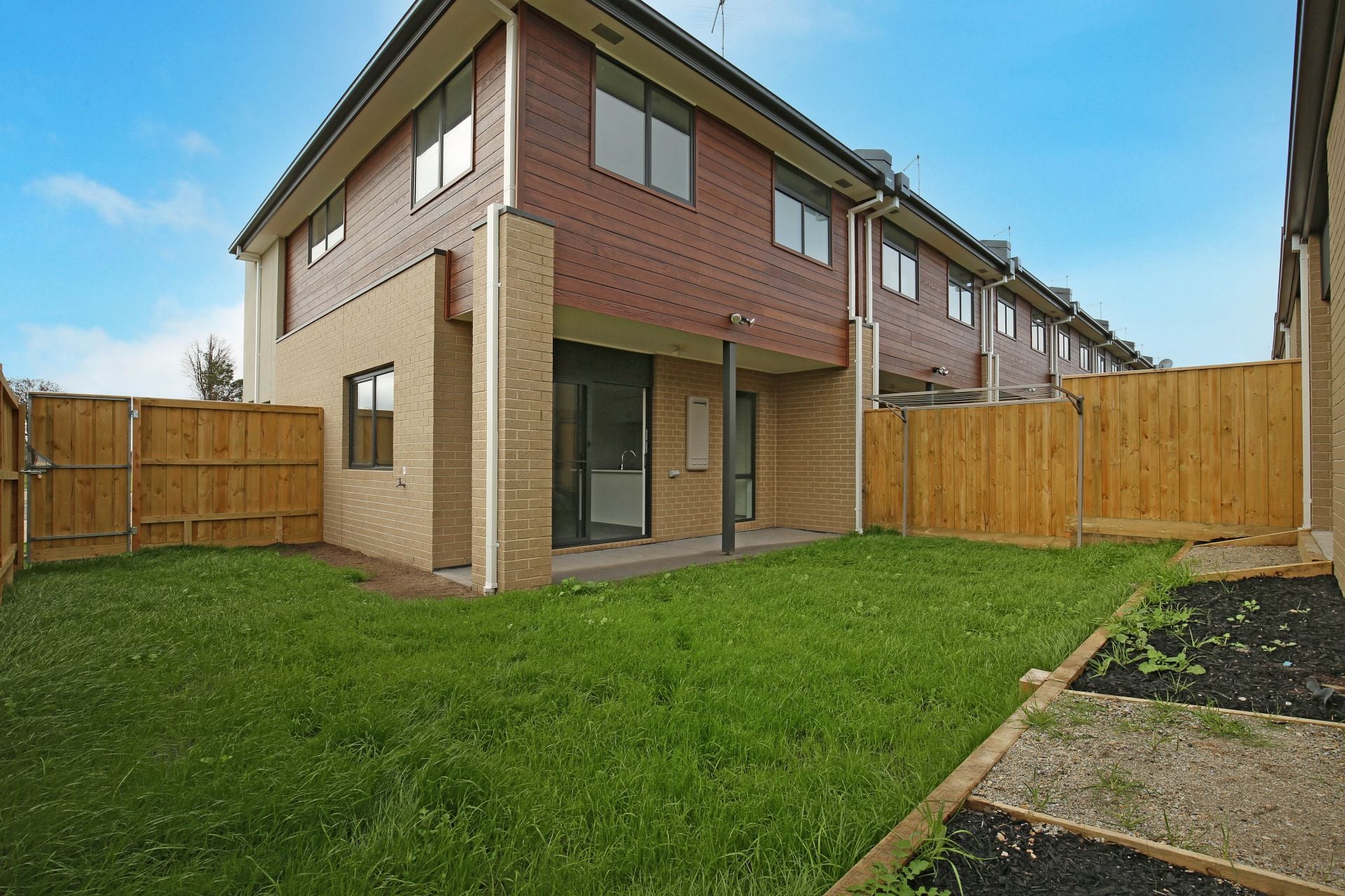 Brand New Townhouse in Kinbrook Estate!