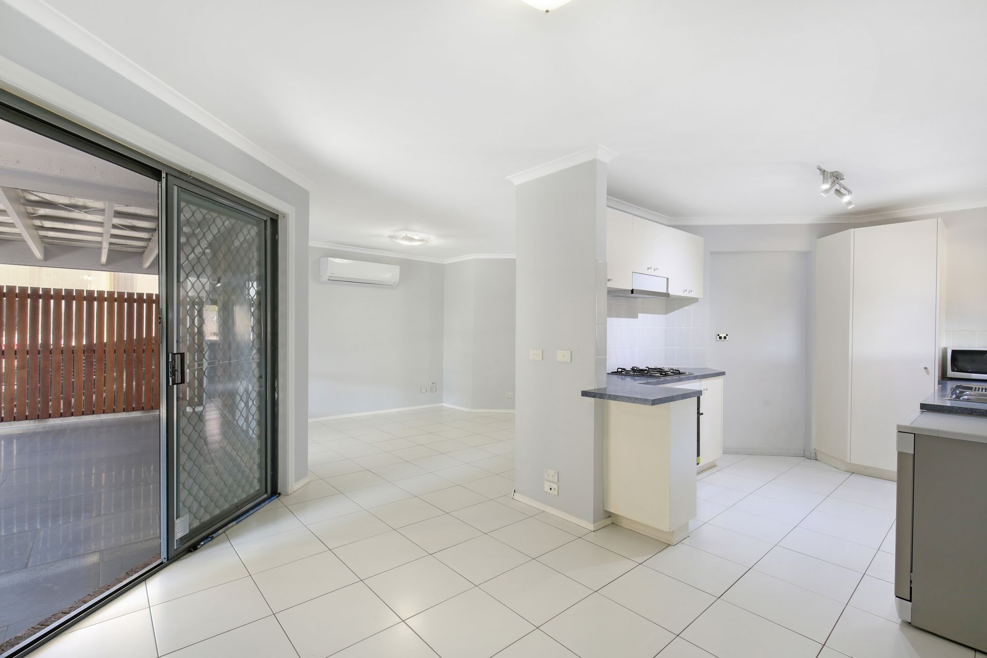 COSY 3 BEDROM DELIGHT!