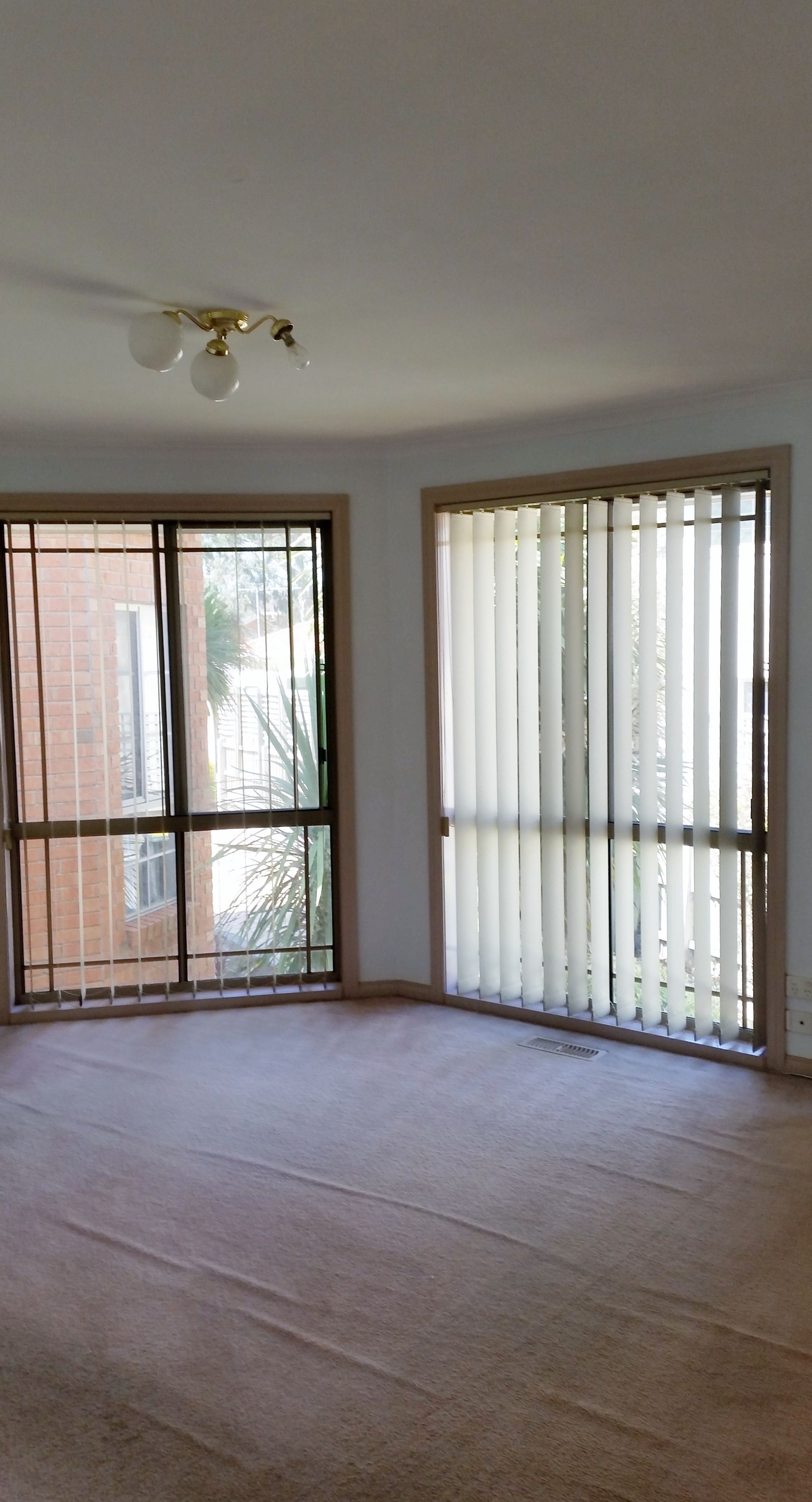 Beautifully Presented, Ideally Situated Unit! **Brand New Carpets**
