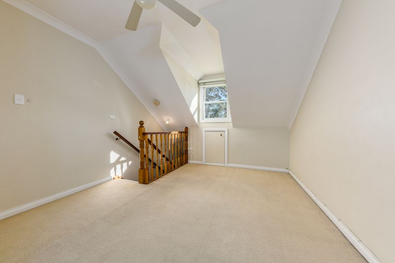 Pet Friendly Annandale Semi with Lock up Garage