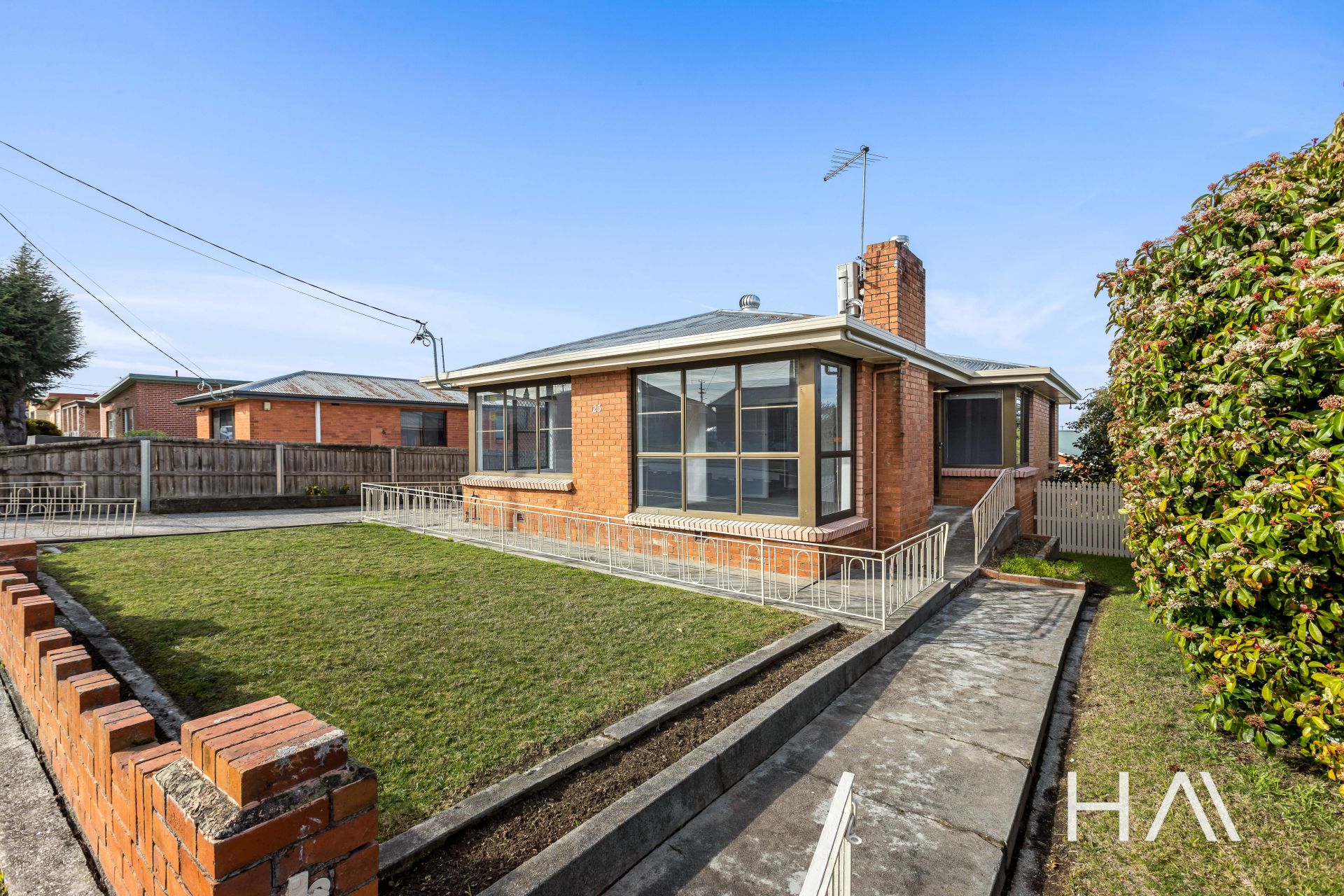 23 Cornwall Crescent Newnham, Newnham - Thumbnail 2