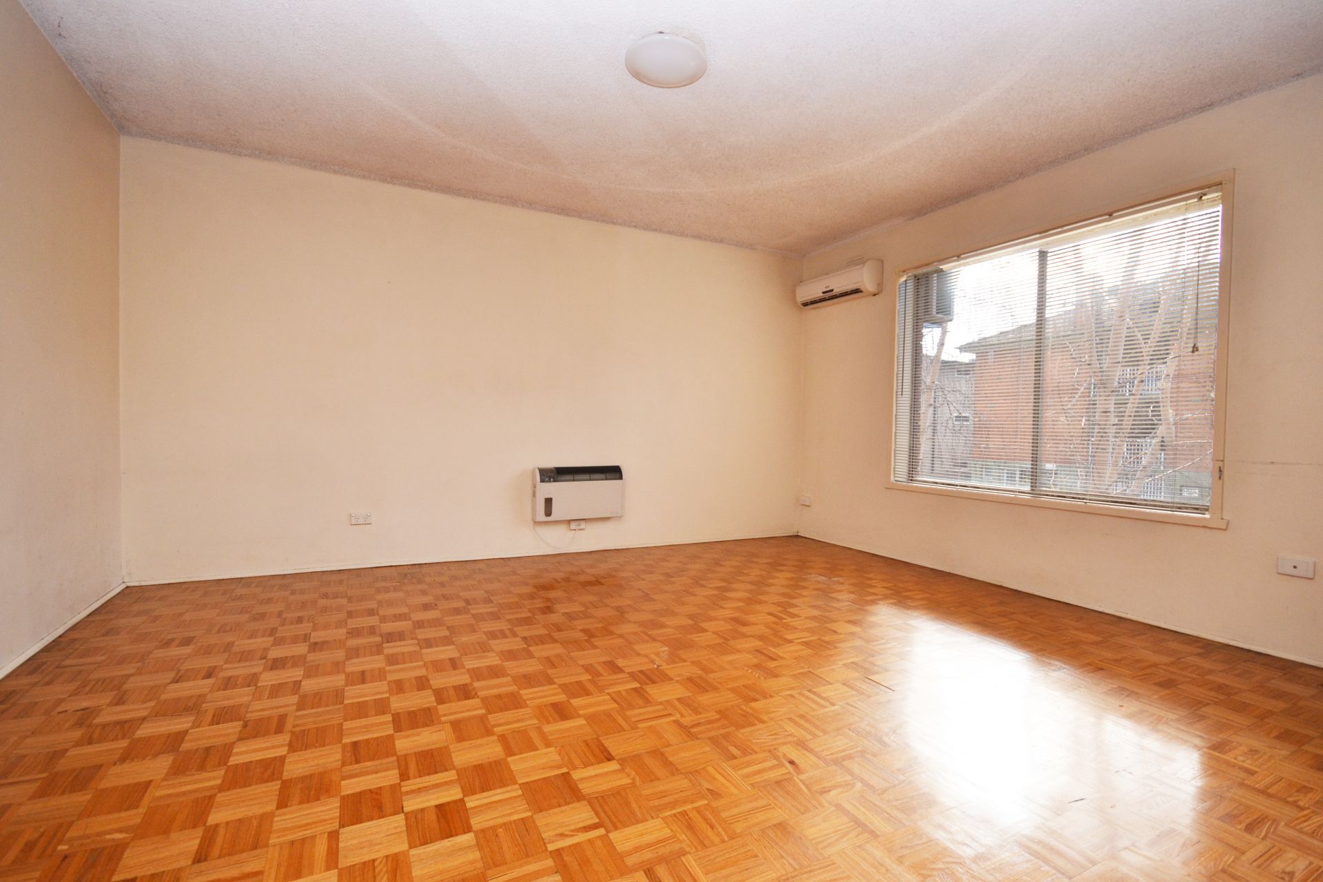 SEMI FURNISHED STUDIO IN THE HEART OF PRESTON