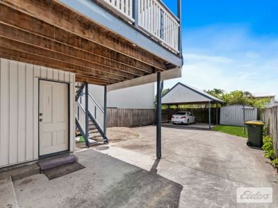 HIGH EXPOSURE FREESTANDER IN STONES CORNER!