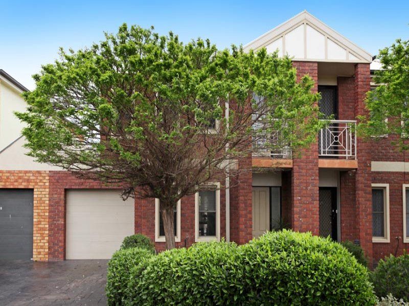 4/8 Lauffre Walk, Caroline Springs - Thumbnail 2