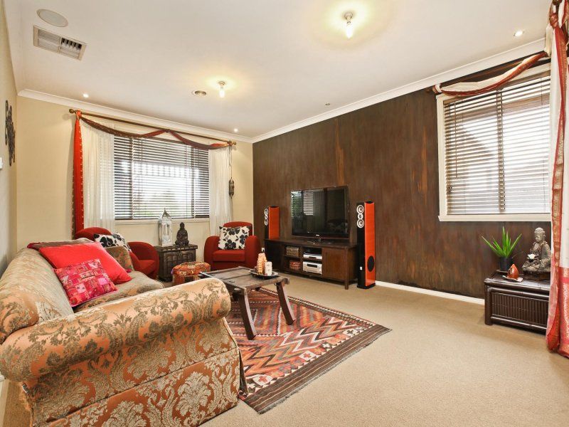 11 Lauricella Place, Caroline Springs - Thumbnail 6