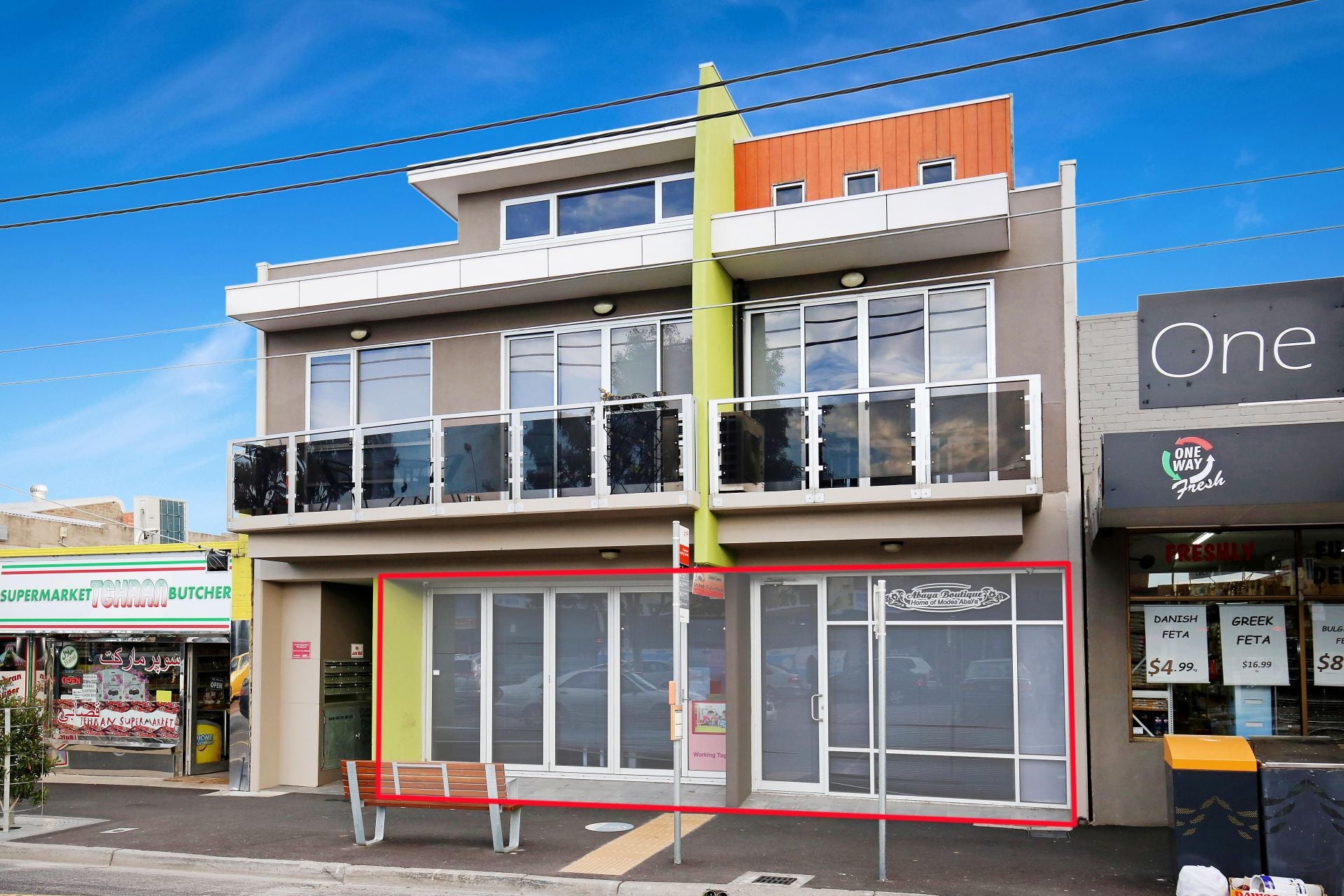 EXCELLENT DOUBLE FRONT OFFICE