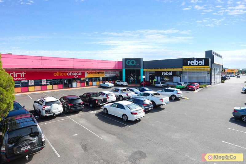 HIGH EXPOSURE TO SANDGATE ROAD!