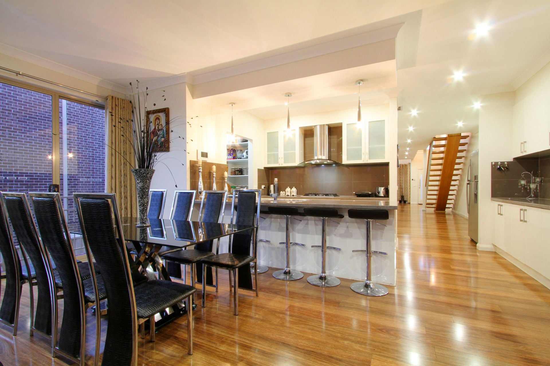 Comfy, Classy 35sq And Oh So Convenient