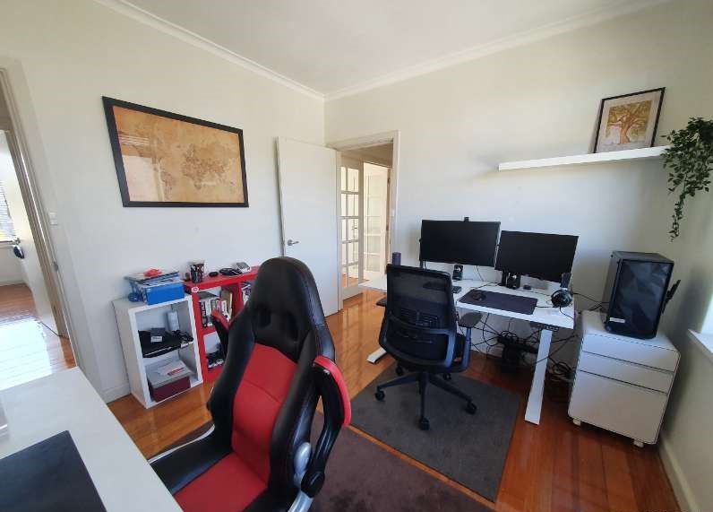 **Bright, sunny & fabulous location**