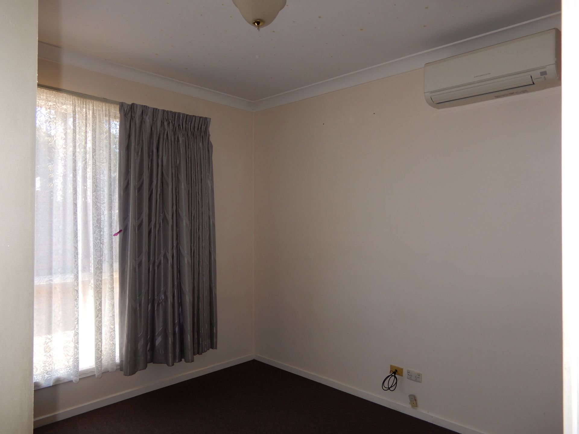 Prime Location In Thornbury!!!