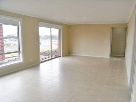 THIS MODERN HOME OFFERS SPACIOUS LIVING & CLOSE TO SCHOOLS
