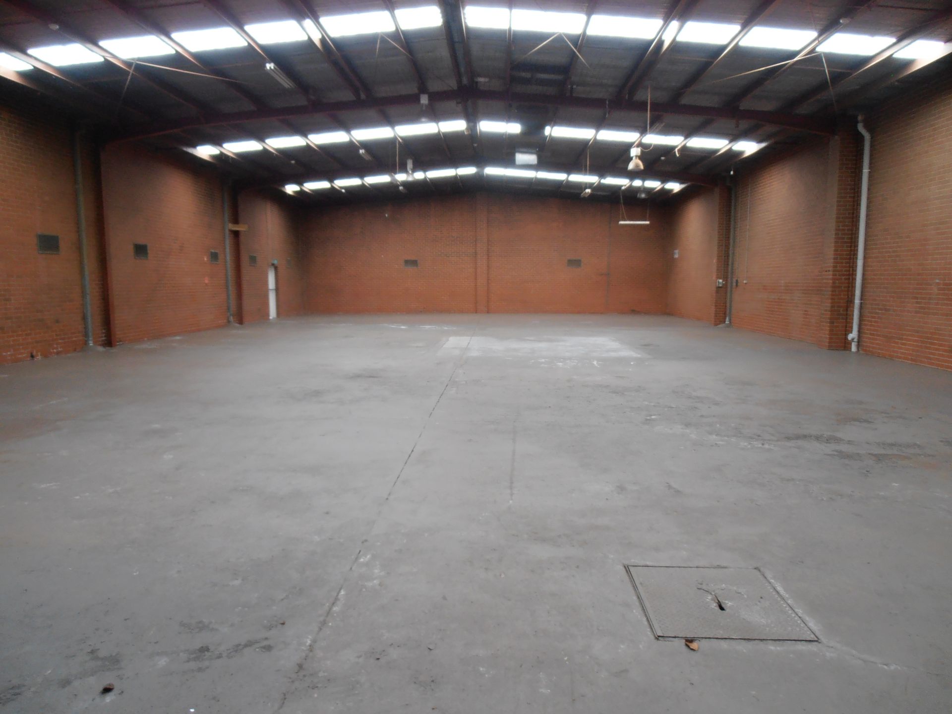 SOLID BRICK FACTORY/WAREHOUSE WITH PLENTY OF POWER