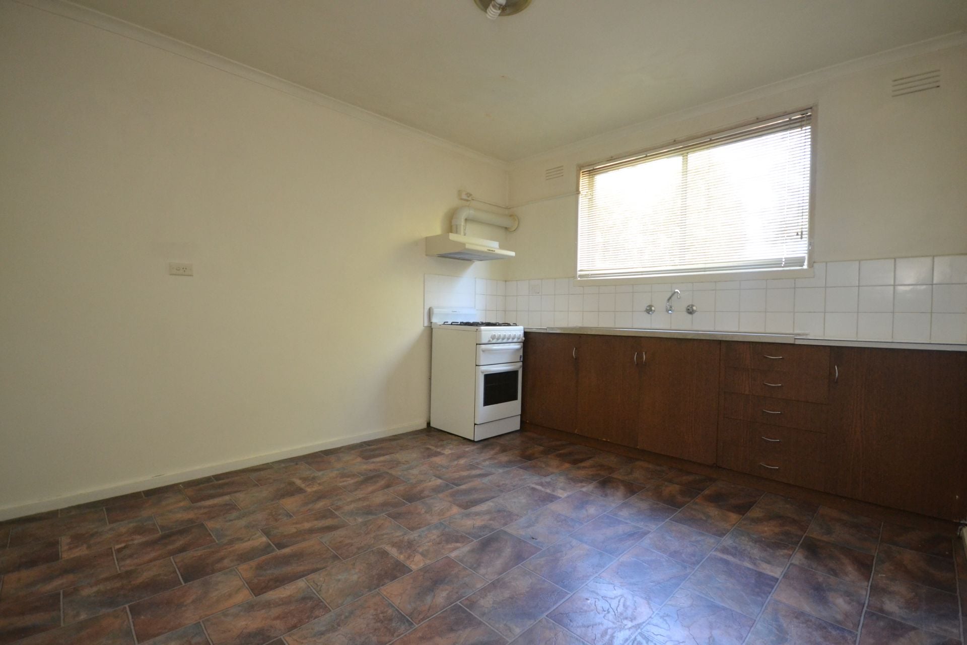 SUPER-SIZED LIVING IN A SUPERB LOCATION