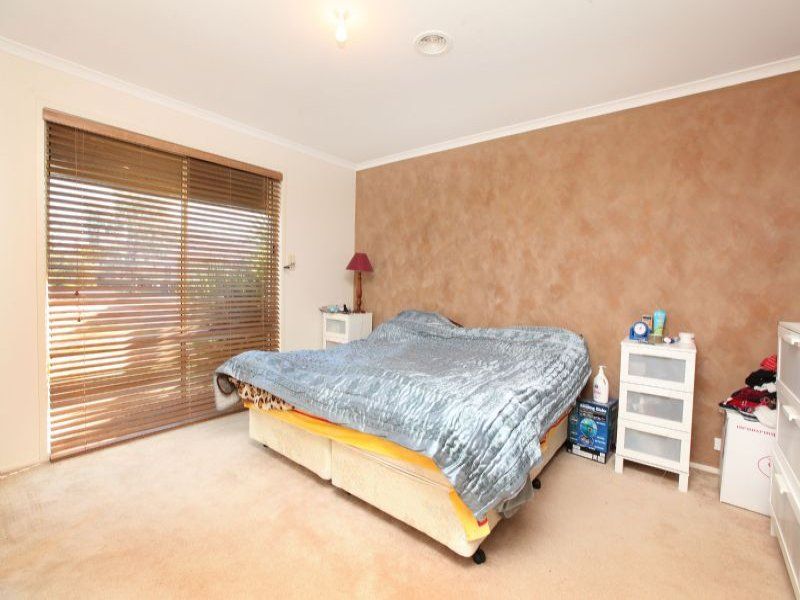17 Simpson Place, Caroline Springs - Thumbnail 6