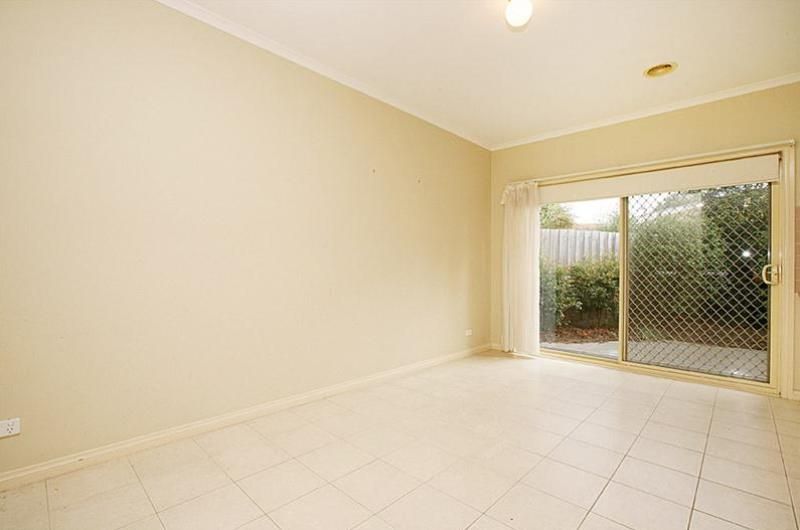 $300-320OPW LOOKING FOR A GREAT TENANT!