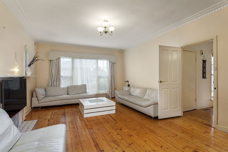 30 Burroughs Road, Balwyn - Thumbnail 2