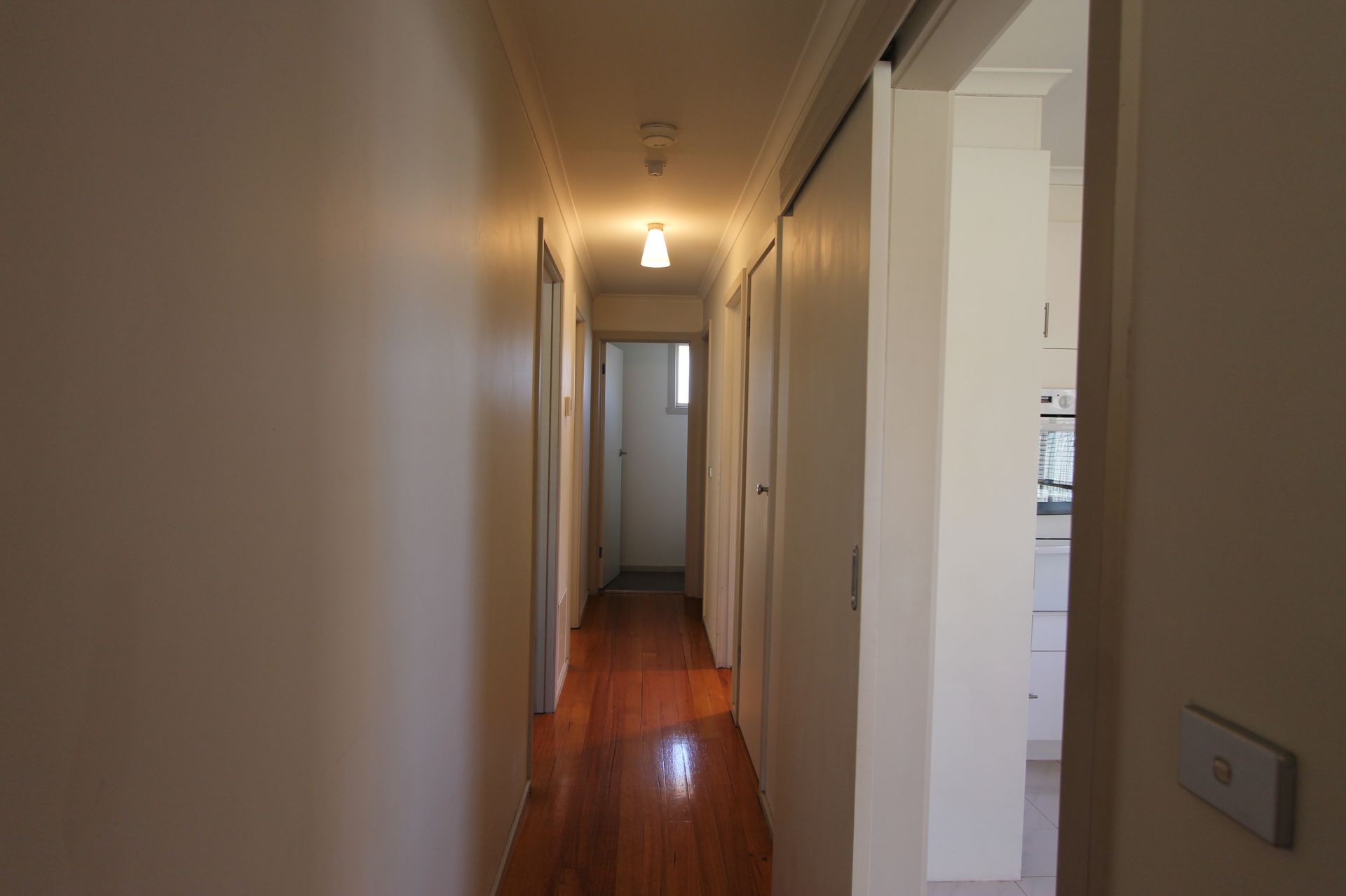 Low Maintenance Unit & Centrally Located!