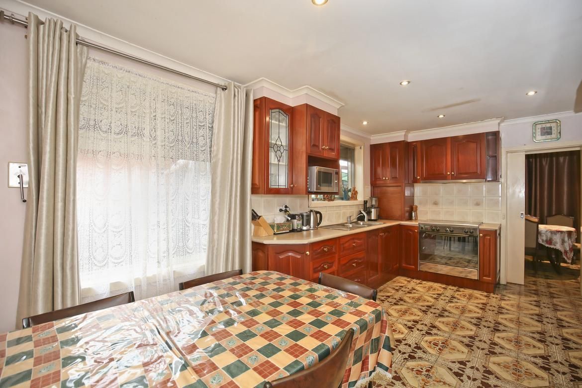 EXTRA LARGE FAMILY LIVING