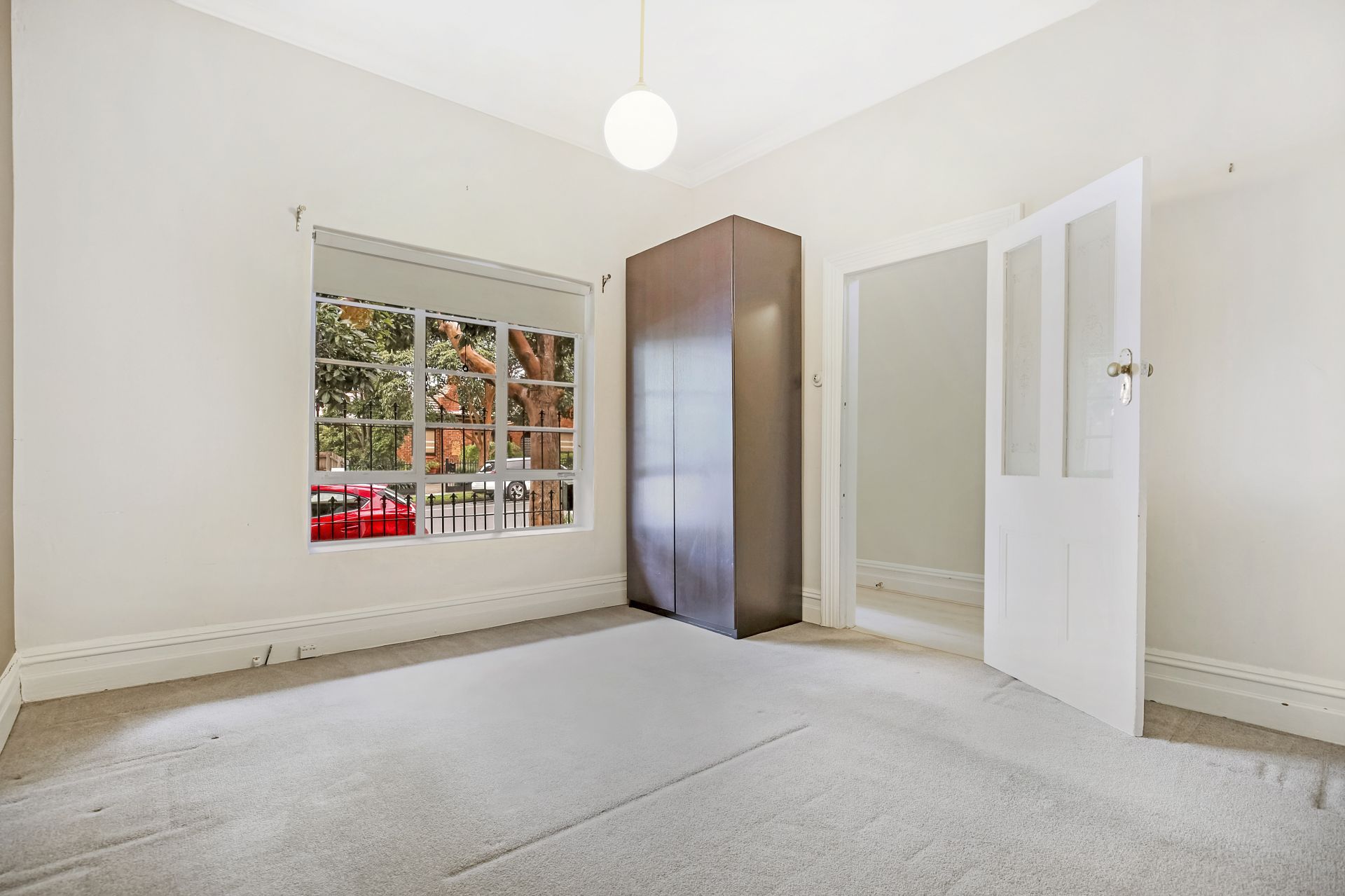 CLASSIC BRICK TERRACE IN GREAT LOCATION