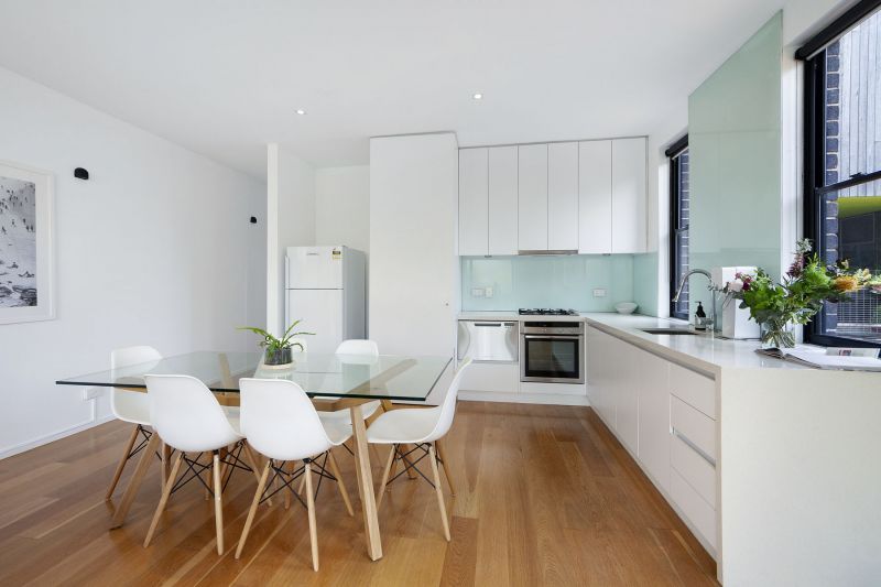 3/45 Spenser Street, St Kilda - Thumbnail 3