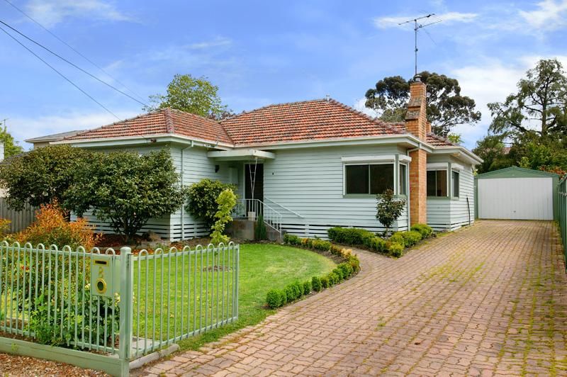 8 Leon Avenue, Rosanna