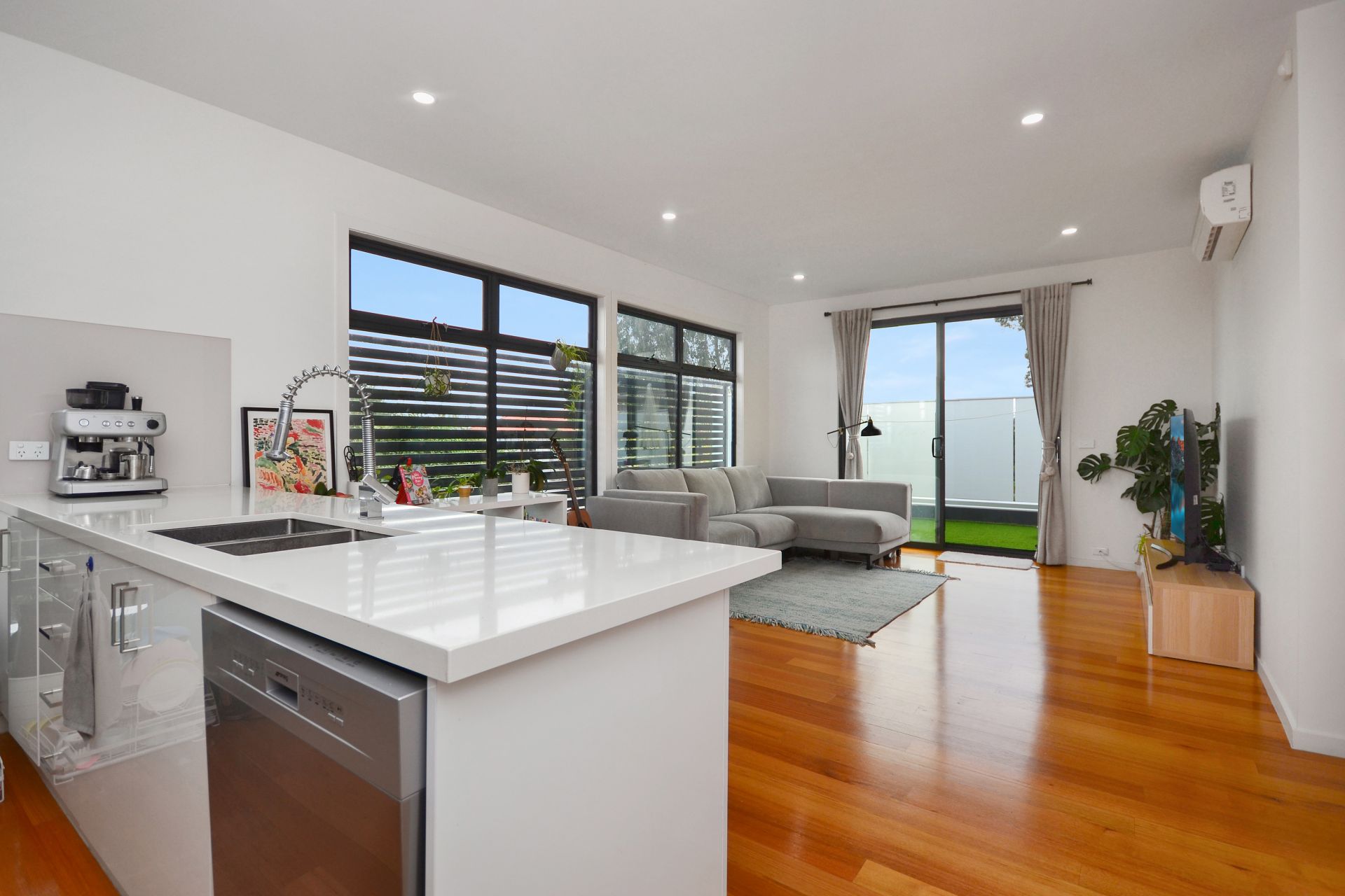 STYLISH MODERN LIVING