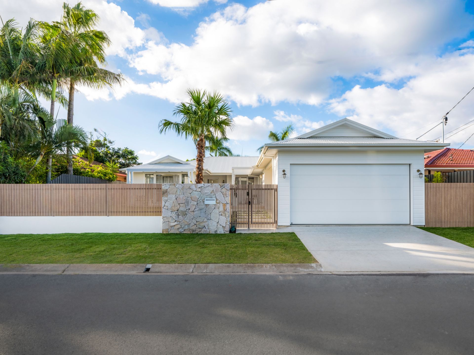$ 2,810,000, Burleigh Waters - Thumbnail 2