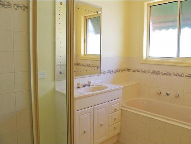 WELL MAINTAINED FAMILY HOME!